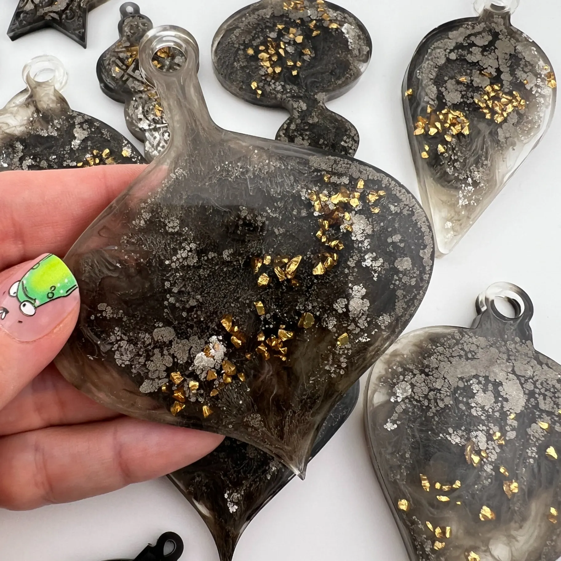 Sada vánočních ozdob, pryskyřice, 10 ks tmavé 2