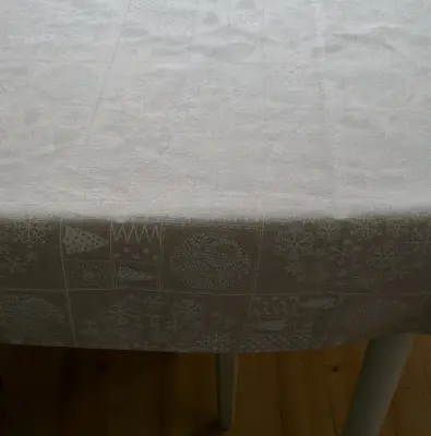 BÍLÉ NA BÉŽOVÉ - VELKÝ UBRUS